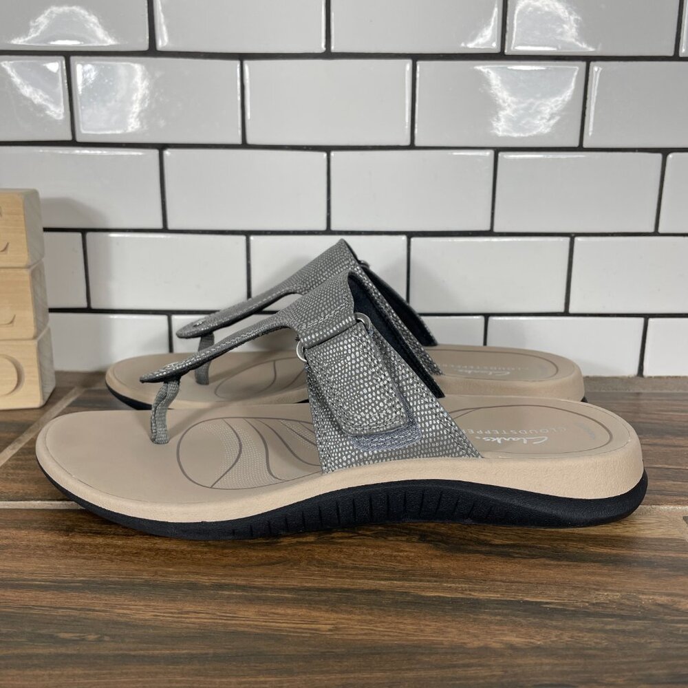 Clarks Glide Walk Shoes Womens Size 8 Pewter T Strap Cloudsteppers Thong Sandal